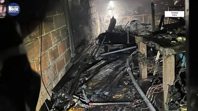 Voraz incendio en el barrio Olaya Herrera de Medellín, dejó una persona muerta y otra herida