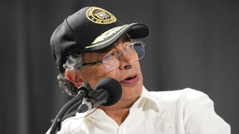 Petro revive la Constituyente tras choque con la Corte por la pensional