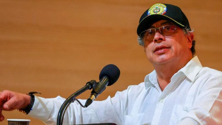 Petro defiende a altos mandos señalados por el caso ‘Calarcá’ y habla de “falsos informes”