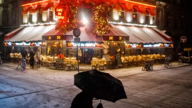 París vive su primera nevada intensa del otoño 2025 y activa alerta por hielo