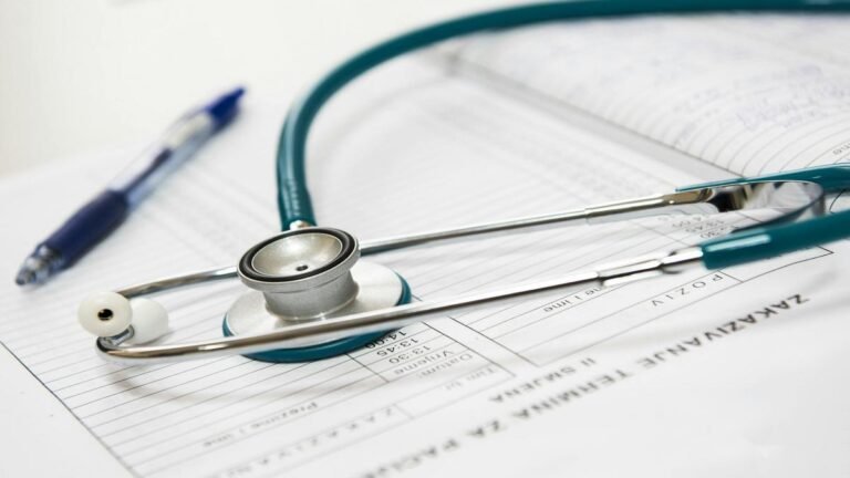 Científicos acusan al Gobierno del colapso en salud