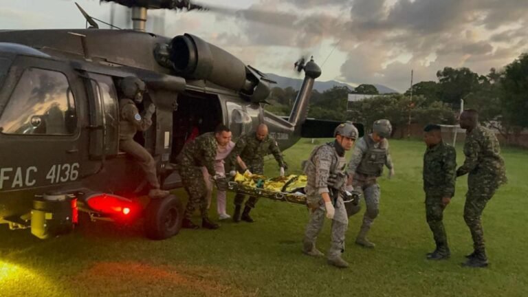 FAC realiza compleja operación de rescate en Anorí tras explosión que dejó gravemente herido a un soldado