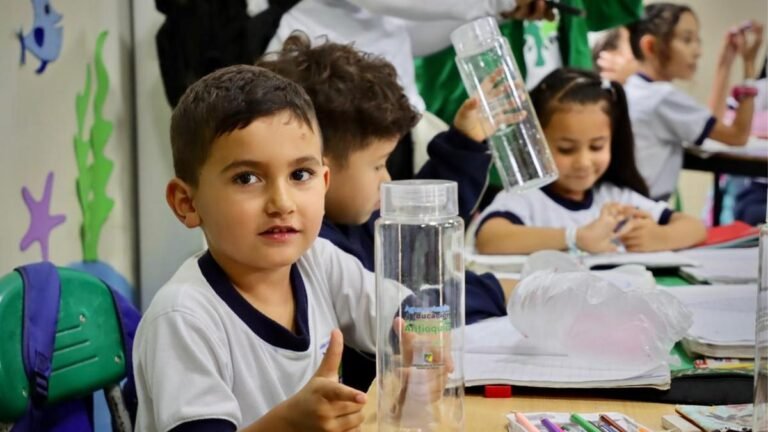 Gobernación de Antioquia y Fundación EPM llevan agua potable a escuelas rurales: primera entrega en Anzá
