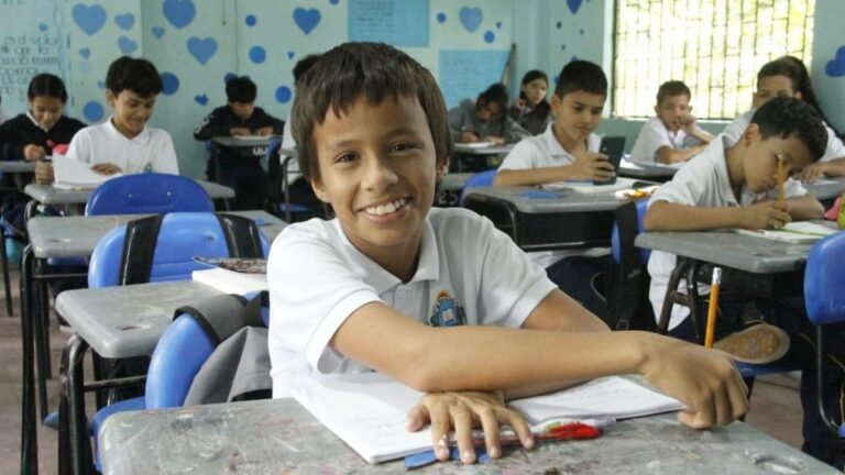 Antioquia abrió matrículas para el año escolar 2026: así serán las fechas y requisitos