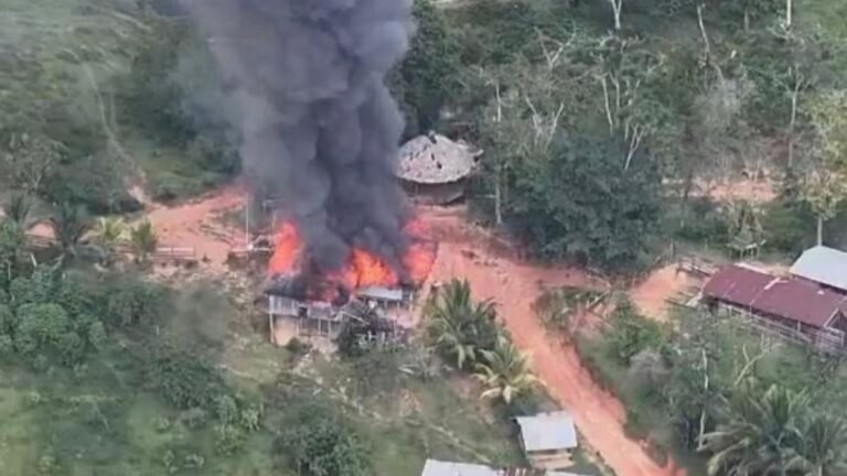 Familia desaparecida tras quedar en medio de enfrentamientos entre las Farc y el Clan del Golfo en El Bagre