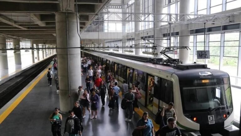 Metro de Medellín prohíbe el proselitismo político en toda su red de transporte