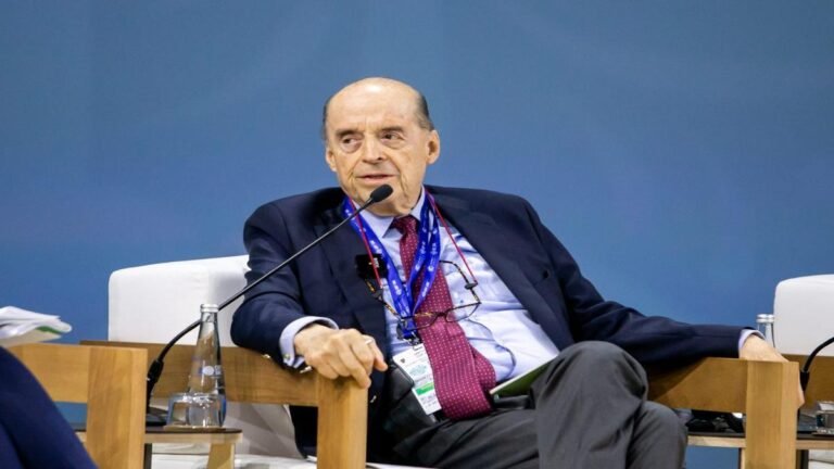 Fiscalía va de frente: imputan cargos al excanciller Leyva por pasaportes