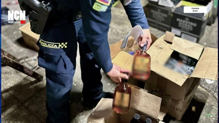 Golpe al licor adulterado: más de 17 mil botellas y material de falsificación fueron incautados en Medellín