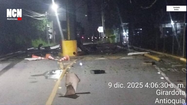 Atentado con explosivos destruye parte del peaje Cabildo en la vía Copacabana–Barbosa