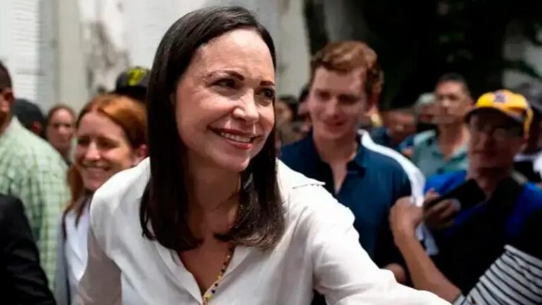 María Corina Machado sufrió una fractura vertebral al salir de Venezuela y quien permanece en Noruega