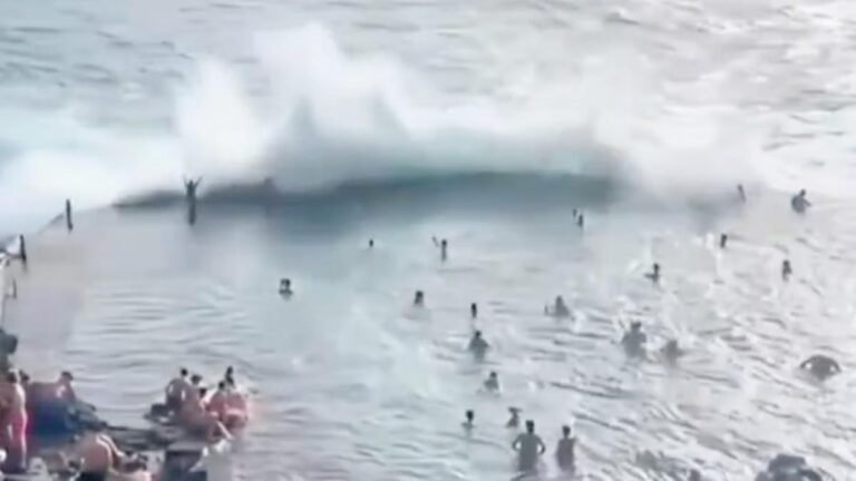 Ola gigante arrasa piscina natural en Tenerife: al menos 4 muertos y un desaparecido