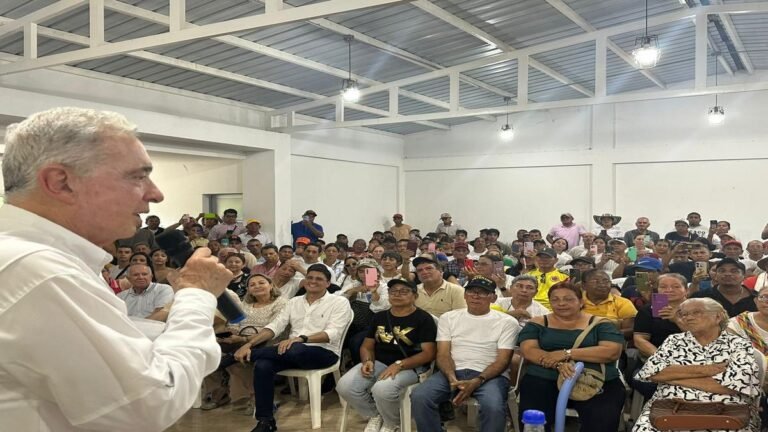 Uribe estalla: “Un gremio no puede avalar los coqueteos de Cepeda”