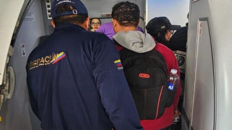Migración Colombia expulsa a ciudadano dominicano que usó documentos colombianos falsos en Medellín