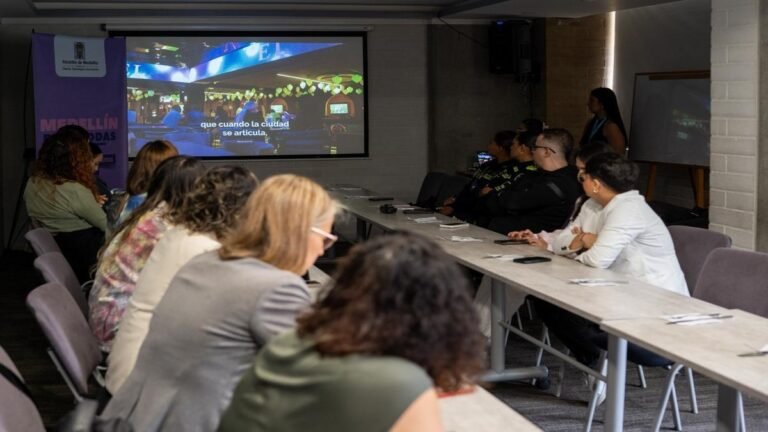 Medellín fortalece la seguridad de las mujeres en la vida nocturna: 26 bares se suman a “Pregunta por Ángela