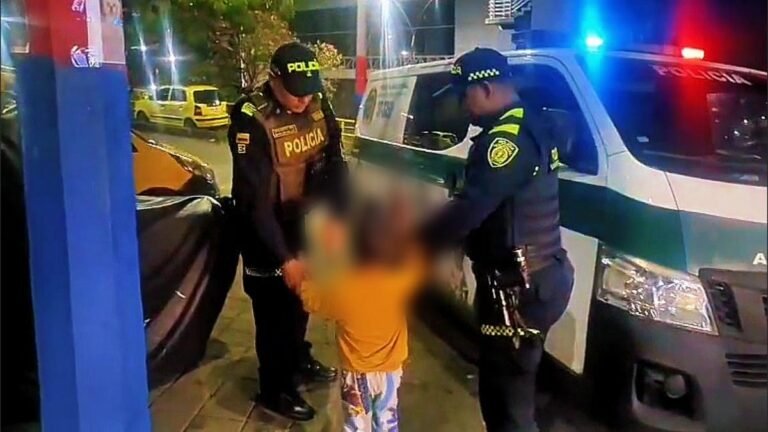 Rescatan a un niño de 5 años que pedía auxilio desde una vivienda en la comuna 13