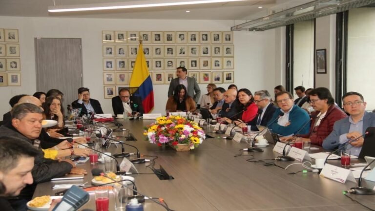 MinTrabajo critica ausencia de Fenalco en la mesa salarial y advierte afectación a pequeños comerciantes