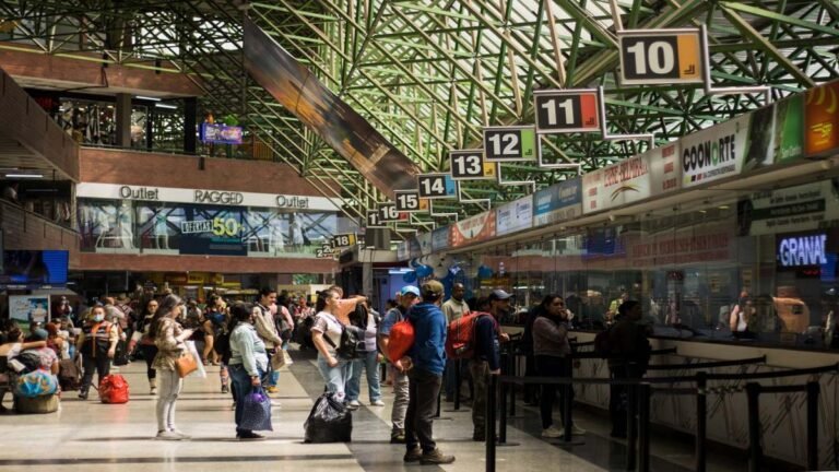 Medellín se alista para el éxodo navideño: casi 160 mil viajeros pasarán por las terminales en dos días