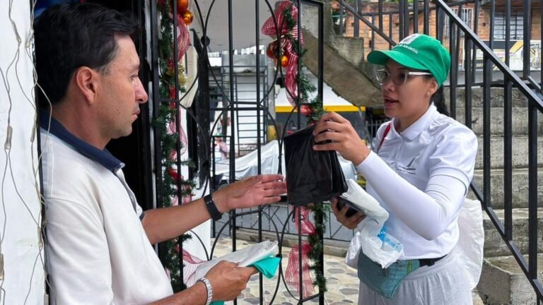 Más de 7.000 hogares de Medellín ya separan residuos con la campaña “Tú separas, yo reciclo”