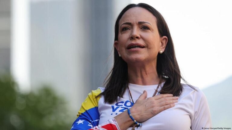 María Corina Machado anuncia que la oposición está lista para tomar el poder tras la captura de Nicolás Maduro