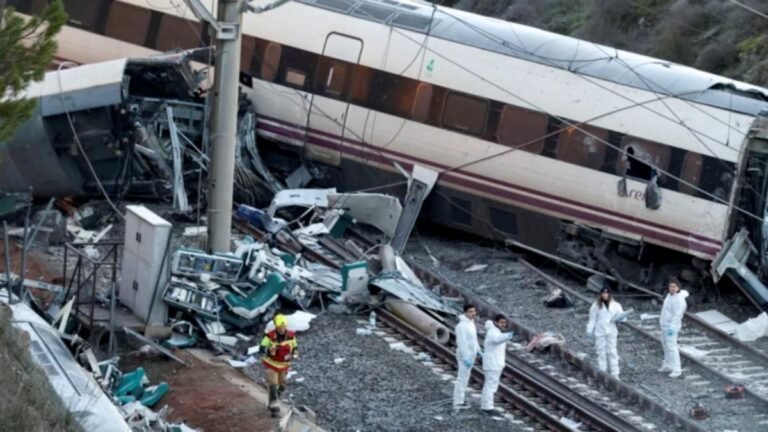 Tragedia ferroviaria en España: choque de trenes de alta velocidad deja al menos 41 muertos