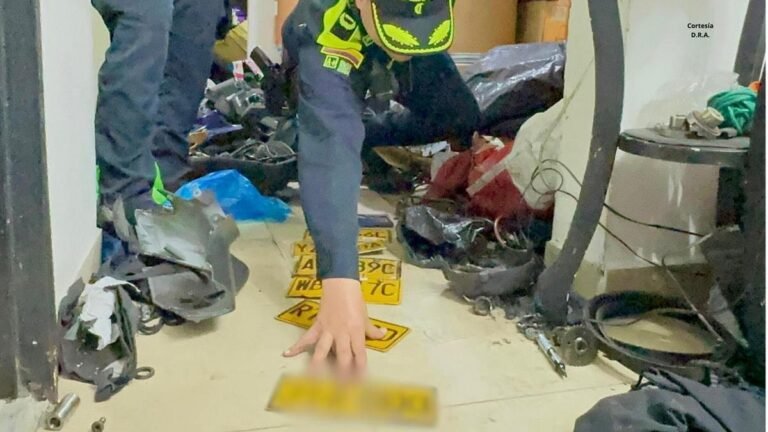 Recuperan motocicleta y más de 2.000 autopartes hurtadas en operativo policial en Medellín