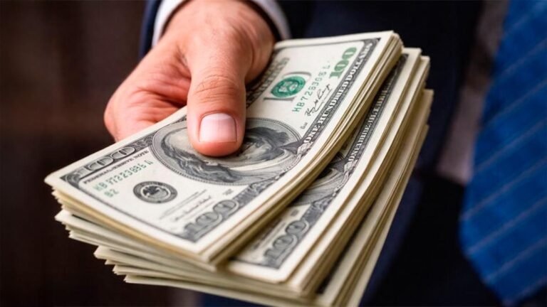 Histórico descenso del dólar: USD/COP cierra en $3.663, el nivel más bajo desde 2021