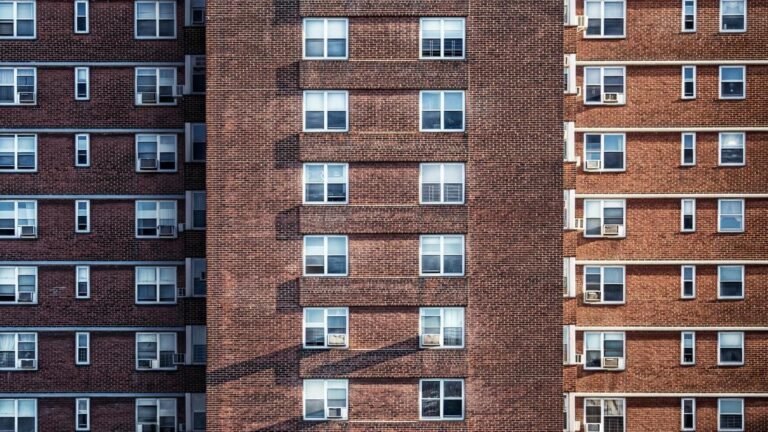 Golpe a la propiedad horizontal: conjuntos residenciales enfrentarán fuertes cambios en 2026 por salario mínimo