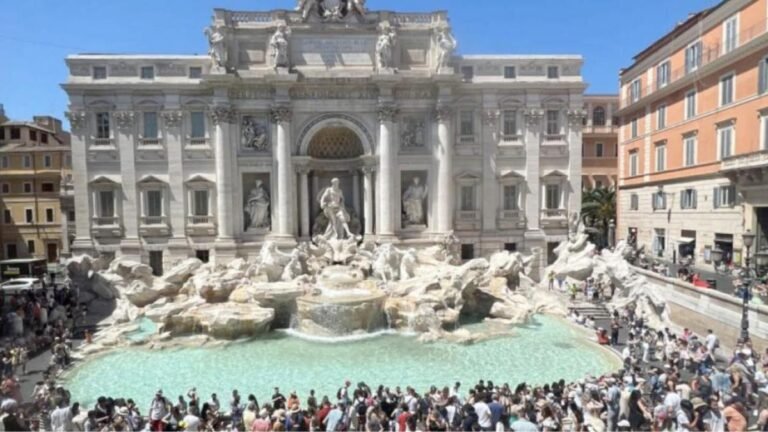 Roma cobrará 2 euros a los turistas para lanzar monedas en la Fontana Di Trevi