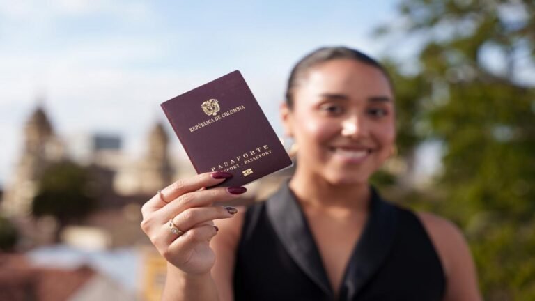 Pasaportes en líos: Contraloría prende alarmas por retrasos