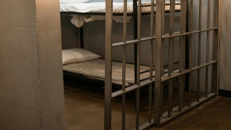 Cae estafa millonaria: dos colombianas detenidas en España