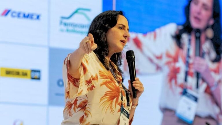 María Fernanda Cabal llama “comunista” a Gustavo Petro y lo acusa de multiplicar la pobreza en Colombia