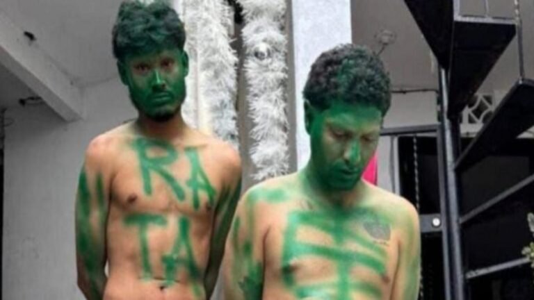 Justicia por mano propia en Medellín: comunidad desnudó y pintó a dos jóvenes acusados de robo
