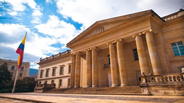¿Excelente ambiente laboral? Exfuncionaria dice que en Palacio toca ‘andar con cuchillo’