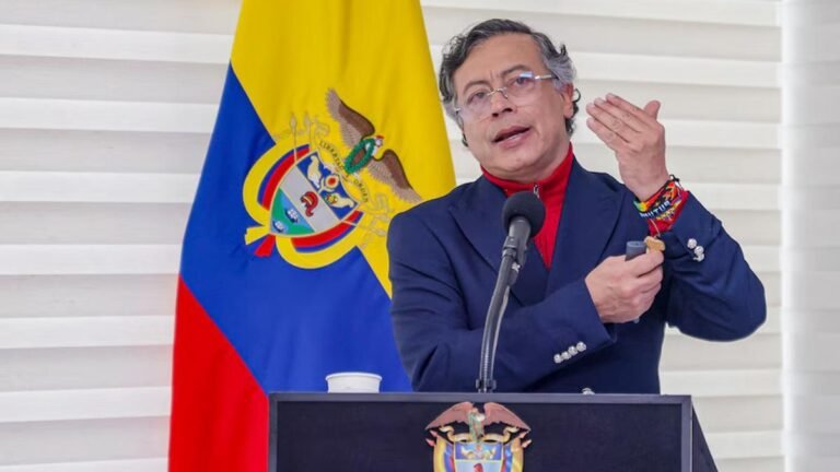 Petro celebra fallo judicial que mantiene vigente el salario mínimo para 2026