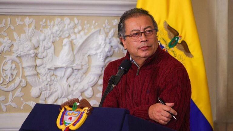 Petro defiende legalidad de títulos cuestionados en la Fundación San José, mientras avanza la investigación del MinEducación