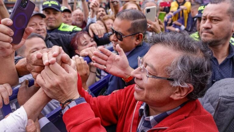 Petro formalizó recolección de firmas para Asamblea Constituyente