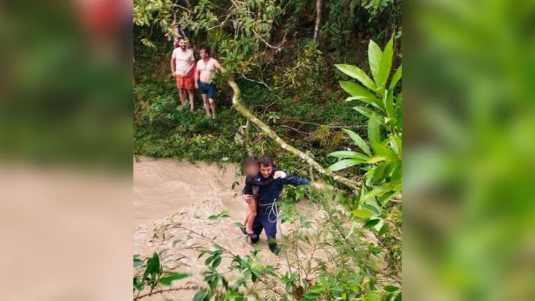 Paseo de olla casi termina en tragedia: familia quedó atrapada por creciente súbita en Santander
