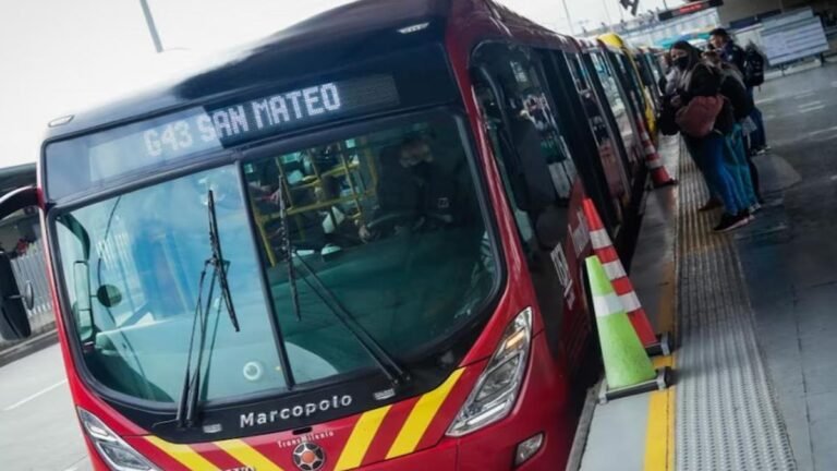 “Es una estafa”: Petro desmiente que el salario mínimo encarezca TransMilenio