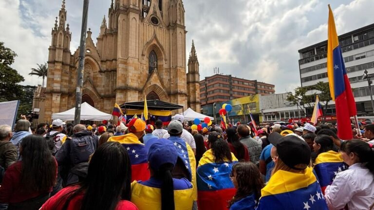 Venezolanos en Colombia celebran la captura de Nicolás Maduro tras operación de EE. UU.