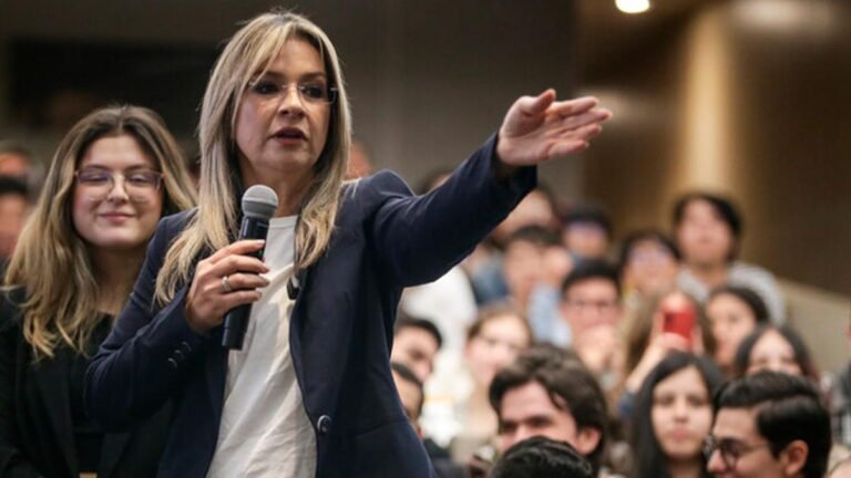 Vicky Dávila pide a Donald Trump recompensas millonarias para capturar narcos en Colombia y promete extradiciones exprés