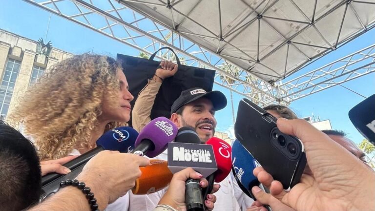 Creemos sella alianza con Abelardo De La Espriella en Medellín y sacude el tablero de la derecha