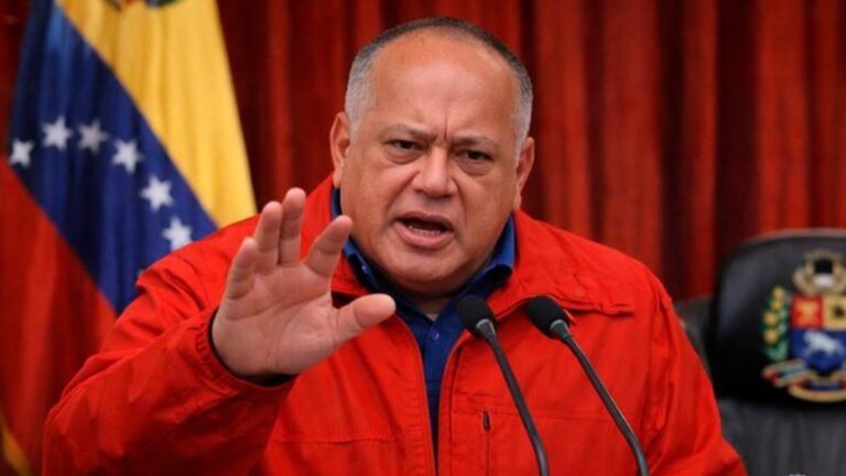 Diosdado Cabello habla de “restos humanos” tras bombardeo de EE. UU. y niega el Cartel de los Soles