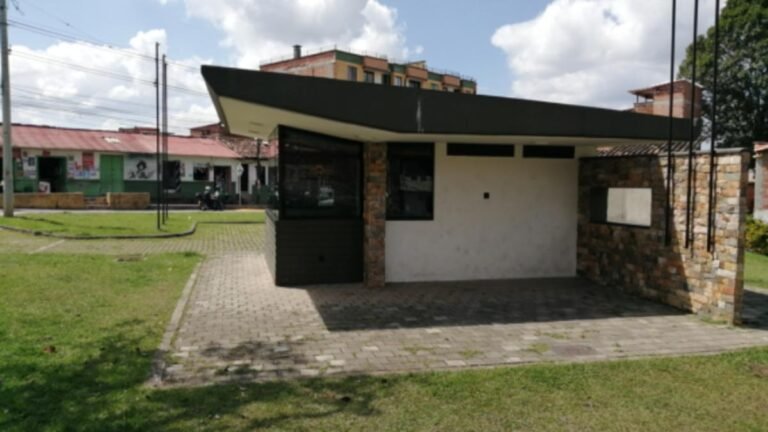 Contraloría archiva proceso fiscal contra el gobernador de Antioquia por construcción de dos CAI en Rionegro