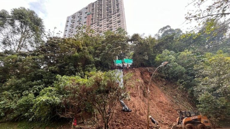 Deslizamiento en Sabaneta desata miedo en unidad residencial: la alcaldía entrega comunicado oficial sobre el hecho