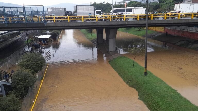 Fuertes lluvias generan emergencias en Medellín: El Poblado, el sector más afectado