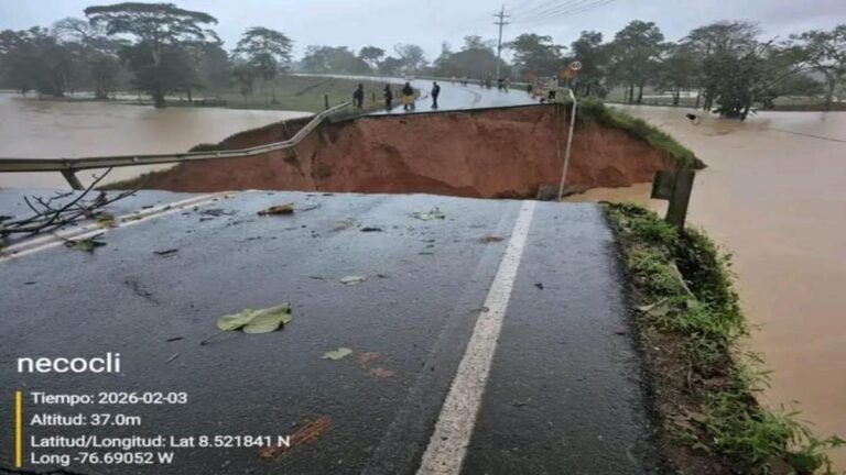 Lluvias golpean al transporte de carga: pérdidas por $250 mil millones en la vía Medellín–Urabá