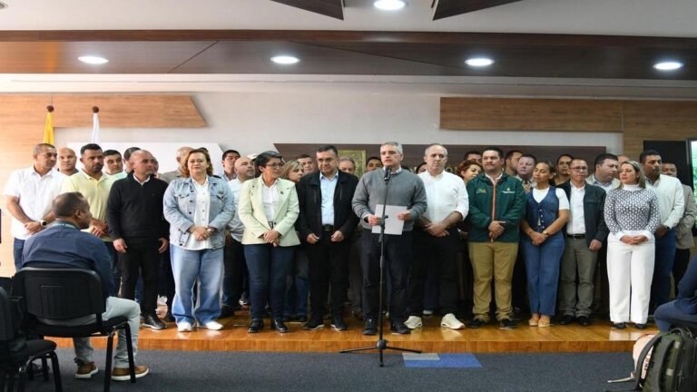 Antioquia arranca la mayor pavimentación vial del país: 634 kilómetros y $882 mil millones en inversión