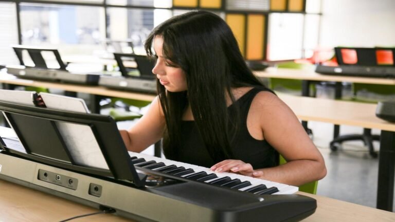 Medellín abre cursos virtuales gratis con inscripciones todo el año