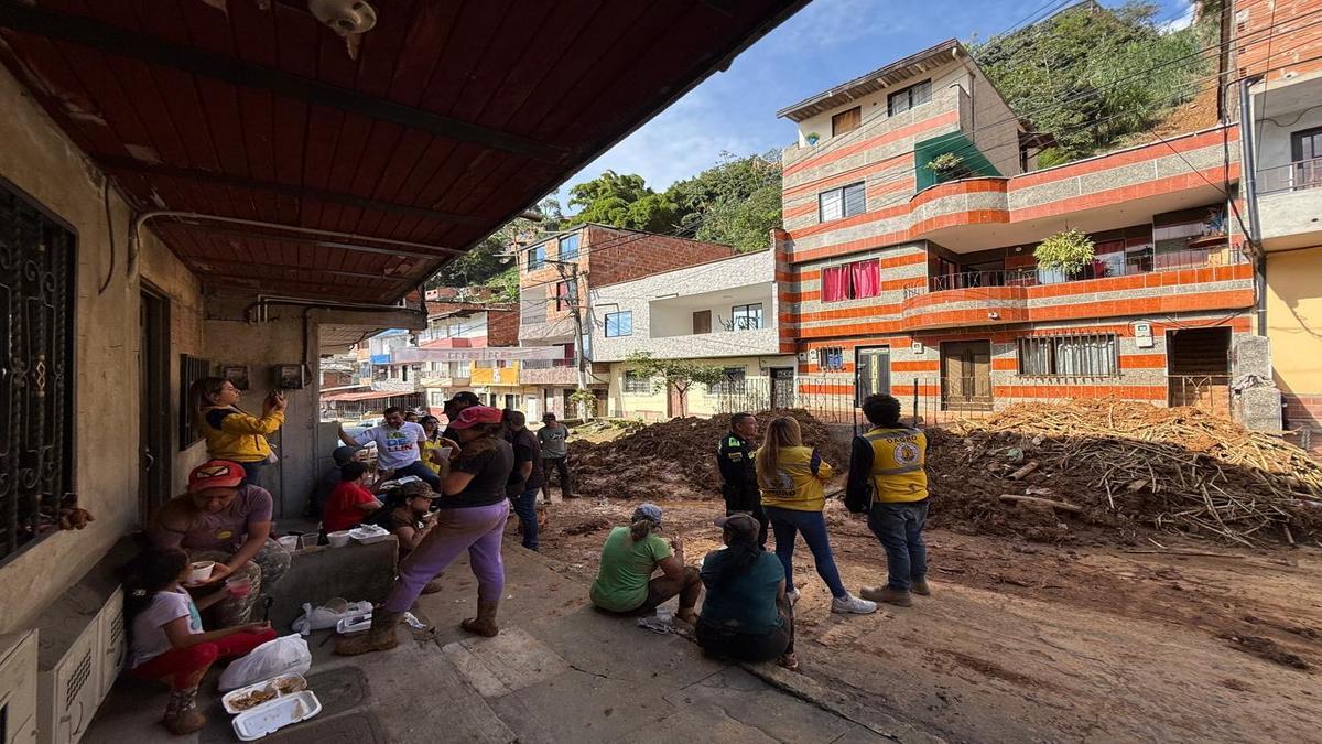Movimiento de tierra obliga evacuaciones temporales en Las Estancias, comuna 8 de Medellín