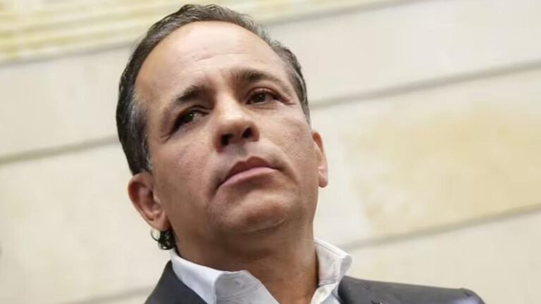 Corte Constitucional devuelve la curul a Alexander López y fortalece campaña presidencial de Iván Cepeda
